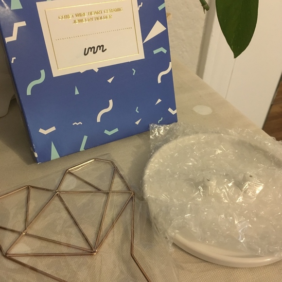 Wire Heart Ceramic Jewelry Holder - Picture 6 of 8